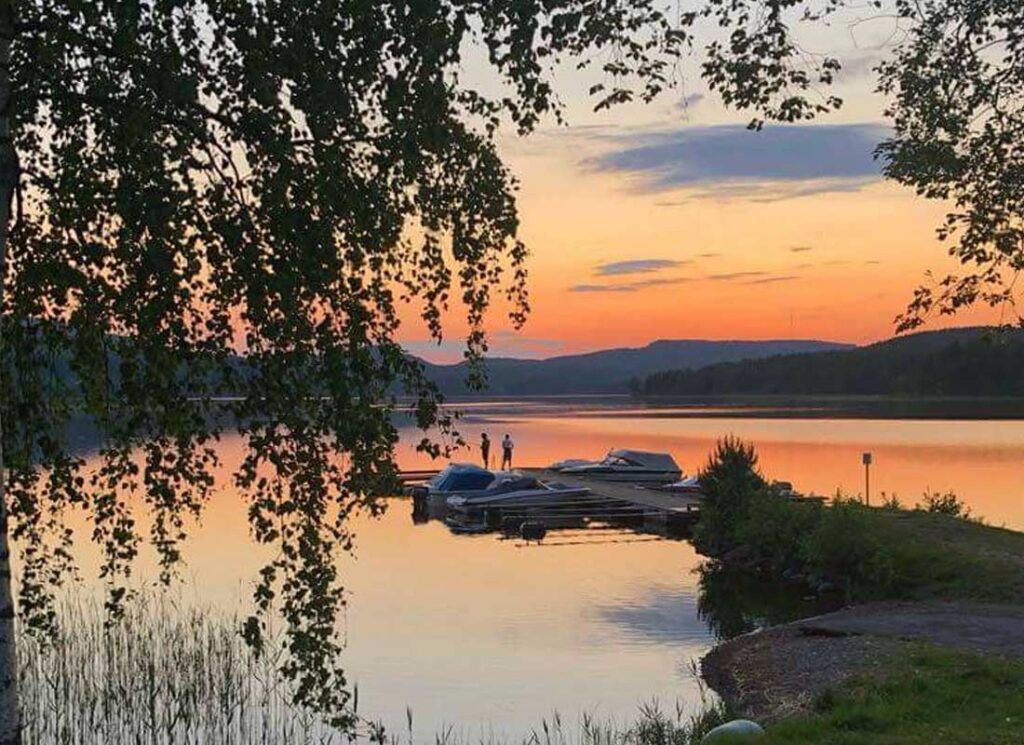 vakker solnedgang ved Sigernessjøen Camping ved Kongsvinger i Innlandet