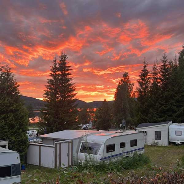 vakker solnedgang ved Sigernessjøen Camping ved Kongsvinger i Innlandet