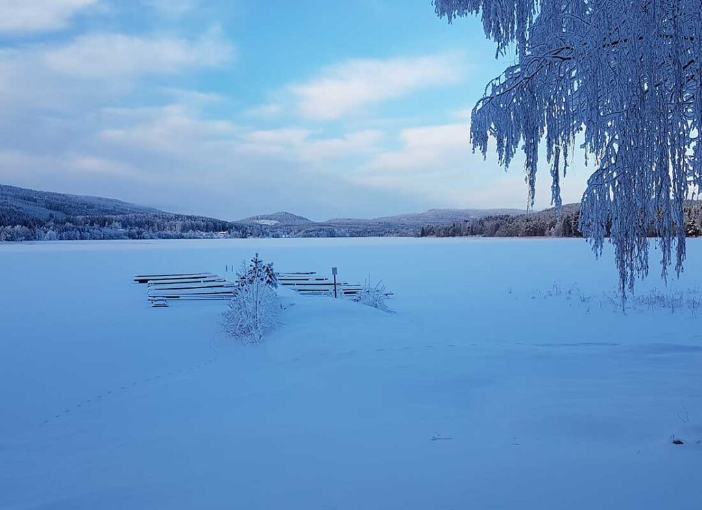 Islagt ved Sigernesjøen uten for kongsvinger i Hedmark